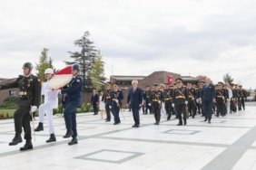 Bakan-Guler-Devlet-Buyukleri-Anit-Mezarligi039ni-ziyaret-etti-featured