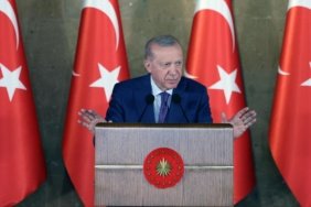 Cumhurbaskani-Erdogan-Turkiye-Cumhuriyeti039ni-de-birilerinin-lutfuyla-degil-her-evden-bir-yigidi-topraga-vererek-kurduk-featured