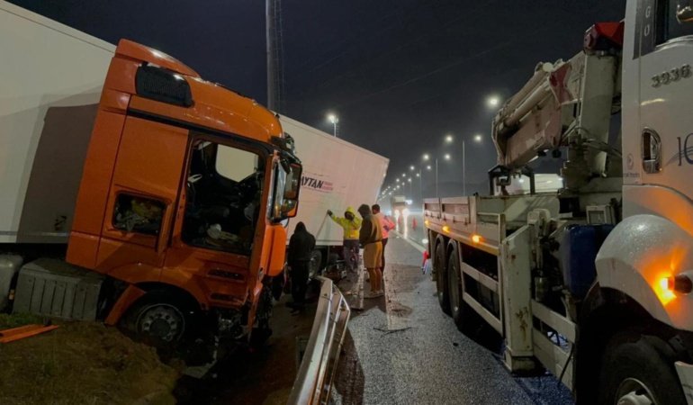 İstanbul'da sağanak nedeniyle kazalar meydana geldi