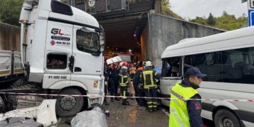 Bartin039da-minibus-ile-tir-carpisti-1-olu-11-yarali-featured