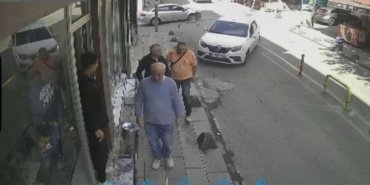 Bayrampasa039da-kaza-yapan-otomobil-kaldirimdaki-yayalara-carpti-5-yarali-featured
