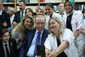 Cumhurbaskani-Erdogan-Gazi-Anadolu-Lisesi039nde-ogretmen-ve-ogrencilerle-bir-araya-geldi-featured