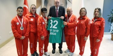 Cumhurbaskani-Erdogan-Turkiye-Ozel-Sporcular-Spor-Federasyonu-temsilcilerini-kabul-etti-featured