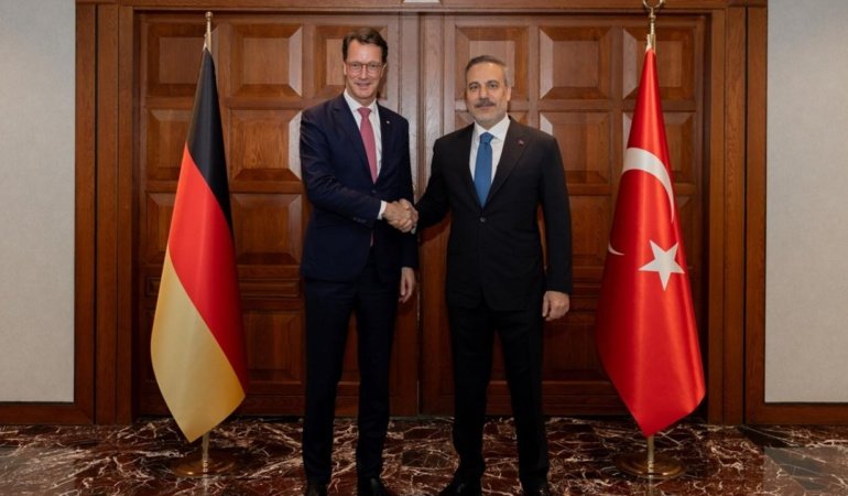 Dışişleri Bakanı Fidan, Almanya'nın Kuzey RenVestfalya Eyaleti Başbakanı ile görüştü