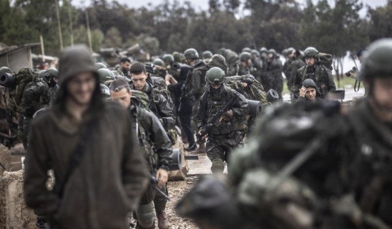 Eski İsrail Başbakanı Bennett: İsrail ordusu çöküş riskiyle karşı karşıya