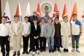 Icisleri-Bakani-Ciftci-kendisine-cagrida-bulunan-gencleri-agirladi-featured