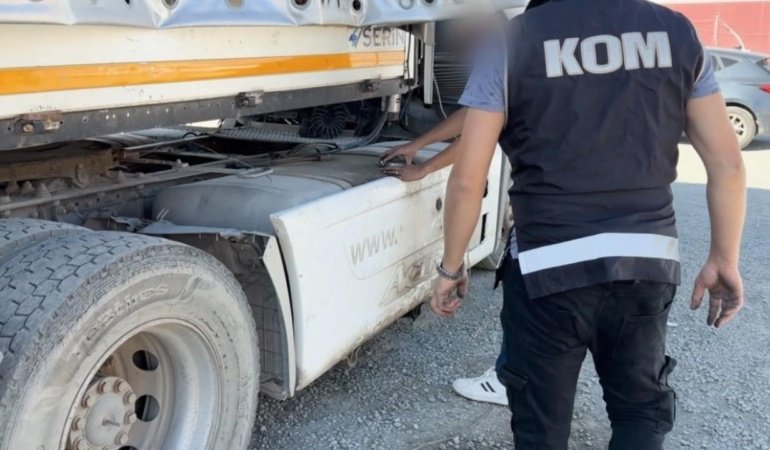 Iğdır'da tır dorsesinde 9 ton kaçak akaryakıt bulundu