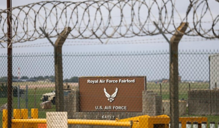 İngiltere'deki ABD üssünün yanındaki bazı evler patlayıcı şüphesiyle boşaltıldı