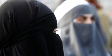 Ispanya039nin-Lleida-kentindeki-kamuya-acik-alanlarda-burka-ve-nikap-yasagi-getirildi-featured