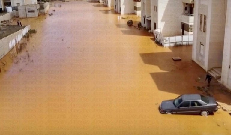 Libyanın çeşitli kentlerinde şiddetli yağışlar sele neden oldu