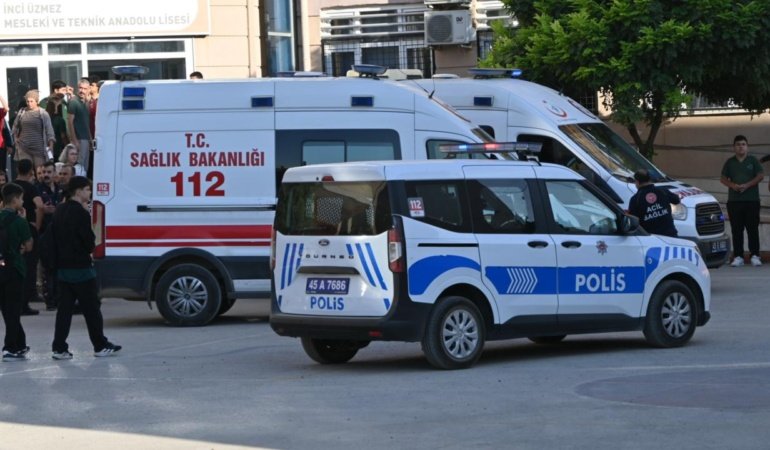 Manisa'da okulun yakınındaki saldırıyla ilgili 2 mülkiye başmüfettişi ve 2 polis başmüfettişi görevlendirildi