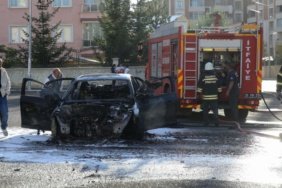 Park-halindeki-otomobil-bir-anda-alev-aldi-featured