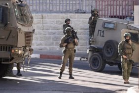 Soykirimci-Israil-ordusu-Bati-Seria039da-caminin-icine-namaz-kilindigi-esnada-goz-yasartici-gaz-atti-featured