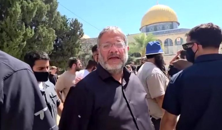 Soykırımcı İsrail'in aşırı sağcı bakanı BenGvir, polis korumasında Mescidi Aksa'ya baskın düzenledi
