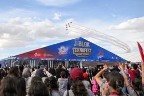 Turk-Yildizlari039nin-nefes-kesen-gosterisi-TEKNOFEST-Guneydogu039da-featured