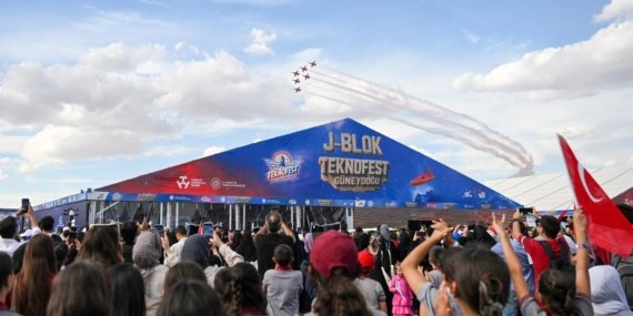 Turk-Yildizlari039nin-nefes-kesen-gosterisi-TEKNOFEST-Guneydogu039da-featured