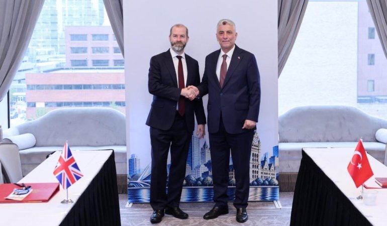 Bakan Bolat, İngiliz mevkidaşı ile görüştü