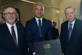 Bakan-Ersoy039un-Cumhurbaskani-Erdogan039a-takdim-ettigi-Bursevi039nin-Kur039ani-Kerim-tefsirine-iliskin-paylasim-featured