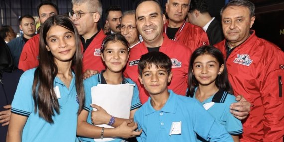 Bakan-Kacir-TEKNOFEST-Guneydogu039da-stantlari-ziyaret-etti-featured