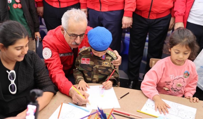 Bakan Uraloğlu, TEKNOFEST Güneydoğu'yu ziyaret etti