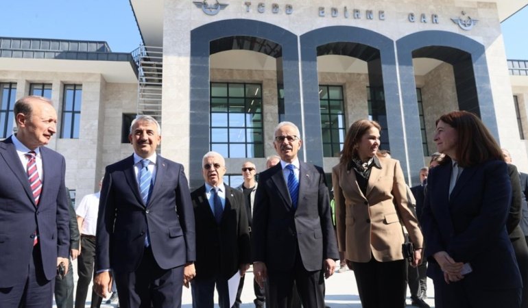 Bakan Uraloğlu, yapımı tamamlanan Edirne Garı'nı inceledi