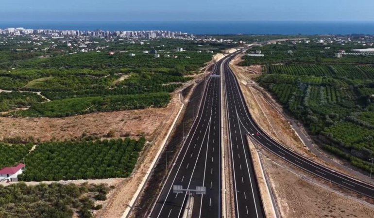 ÇeşmeliTaşucu Otoyolu'nun Kızkalesi kesimi trafiğe açılıyor