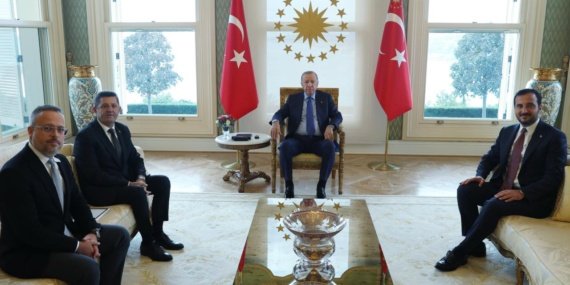 Cumhurbaskani-Erdogan-Cekmekoy-Belediye-Baskani-Cerkez039i-ve-Sile-Belediye-Baskan-Vekili-Terzi039yi-kabul-etti-featured