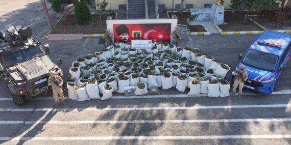 Diyarbakir039da-2-ton-200-kilogram-esrar-ele-gecirildi-featured