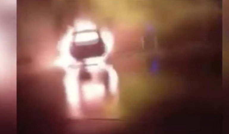 Elektrikli araç şarjdayken alev aldı