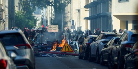 Fransiz-AP-Uyesi-Fourreau-Fransa-cocuklarini-sakatliyor-featured
