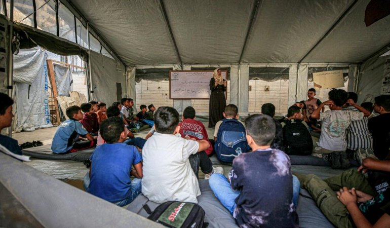 Gazzeli öğretmenlerden Dünya Öğretmenler Günü mesajı: Bu nesli ayağa kaldırmaya devam edeceğiz