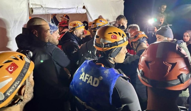 Isparta'da kanyonda mahsur kalan 10 İHH gönüllüsü kurtarıldı