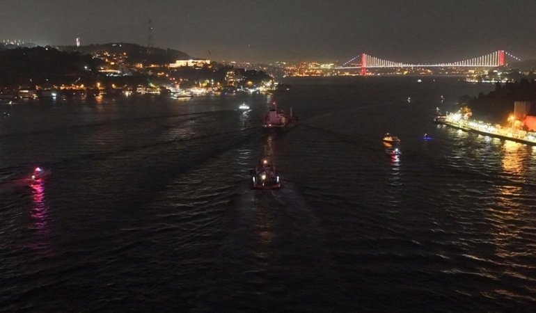 İstanbul Boğazı'nda gemi trafiği yeniden açıldı