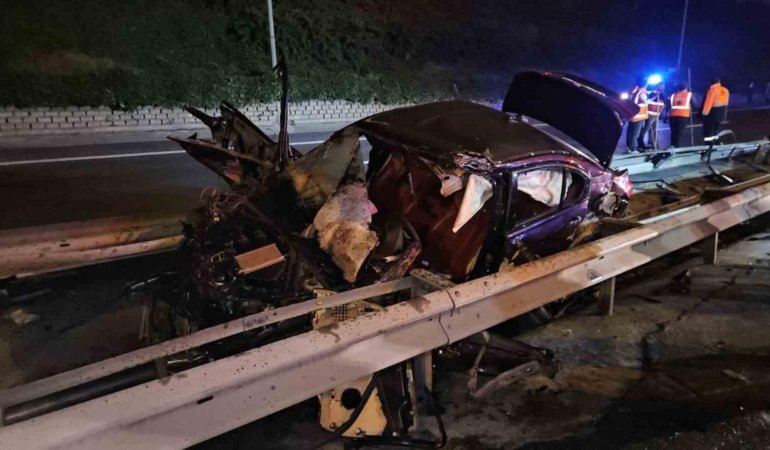 Kağıthane'de otomobil ile taksi çarpıştı: 1 ölü, 2 yaralı