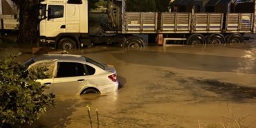 Kocaeli039de-saganak-Caddeler-ve-sokaklar-gole-dondu-featured