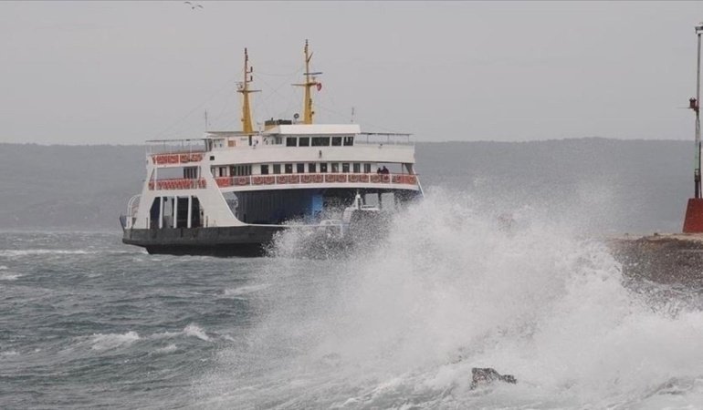 Kuzey Ege'de feribot seferlerine fırtına engeli