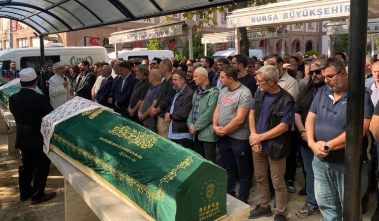 Manisa'daki kazada hayatını kaybeden 10 kişinin cenazesi Bursa'da defnedildi