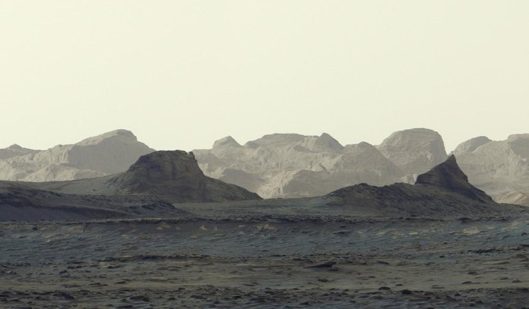 NASA'nın Curiosity aracı Mars'ta çarpıcı bir şafak fotoğrafı çekti