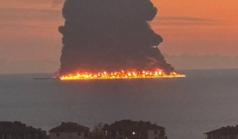 Rusya'nın Karadeniz açıklarında tankerde yangın çıktı