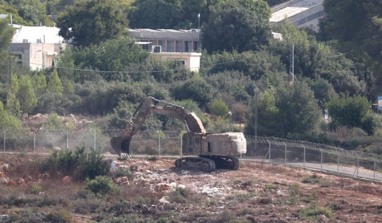 Soykırımcı İsrail, Batı Şeria'da zeytin hasadı yapan Filistinlileri koruyan aktivistleri sınır dışı etmeyi planlıyor