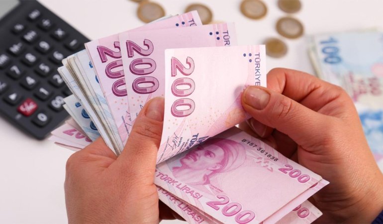 Yaşlı ve engelli aylıkları hesaplara yatırılmaya başlandı